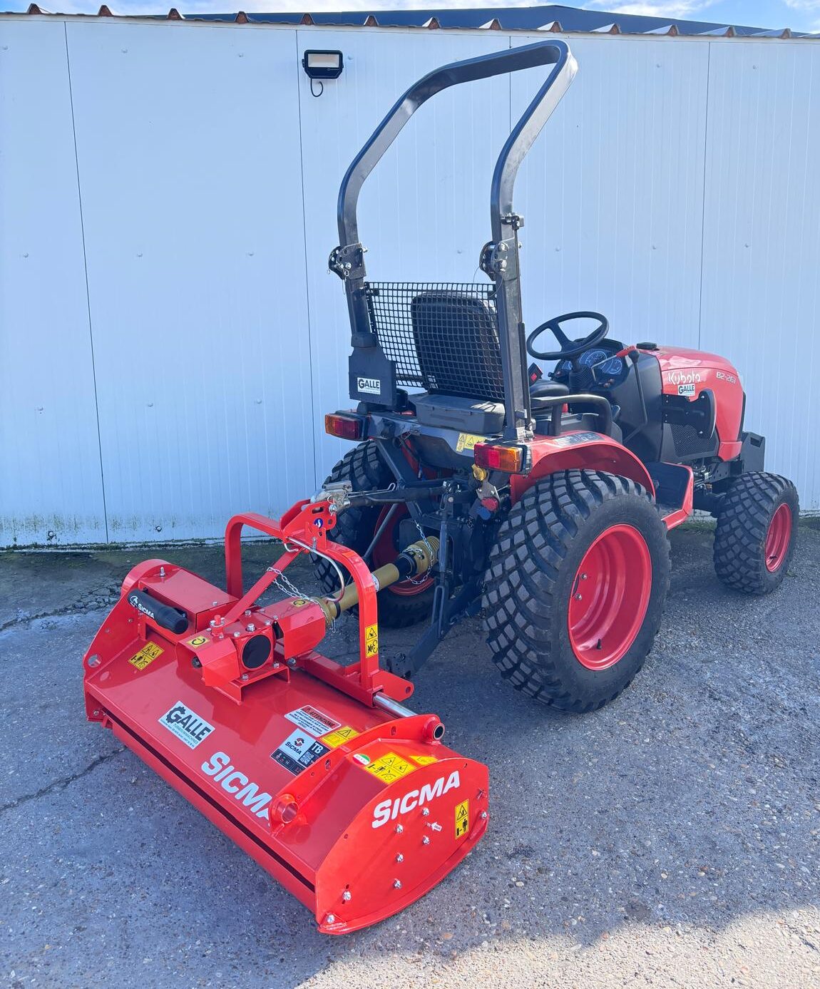 kubota tractor met sigma grondbewerker voor tuinmachines verhuur en verkoop bij tuinbouwmachines galle